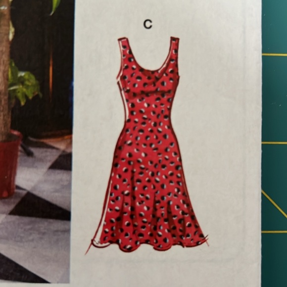 McCall Sewing Pattern - Dress M8106 - Picture 7 of 8
